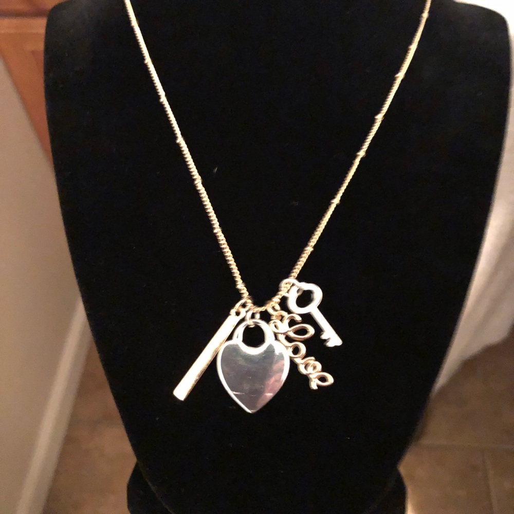 Beautiful Charm Necklace - Picture 4 of 4